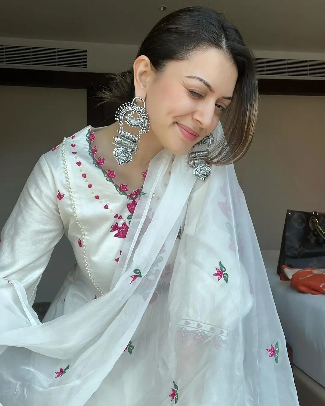 Hansika Motwani Images in Indian Traditional White Dress